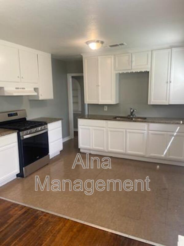 Building Photo - 5234 N Hampshire Blvd