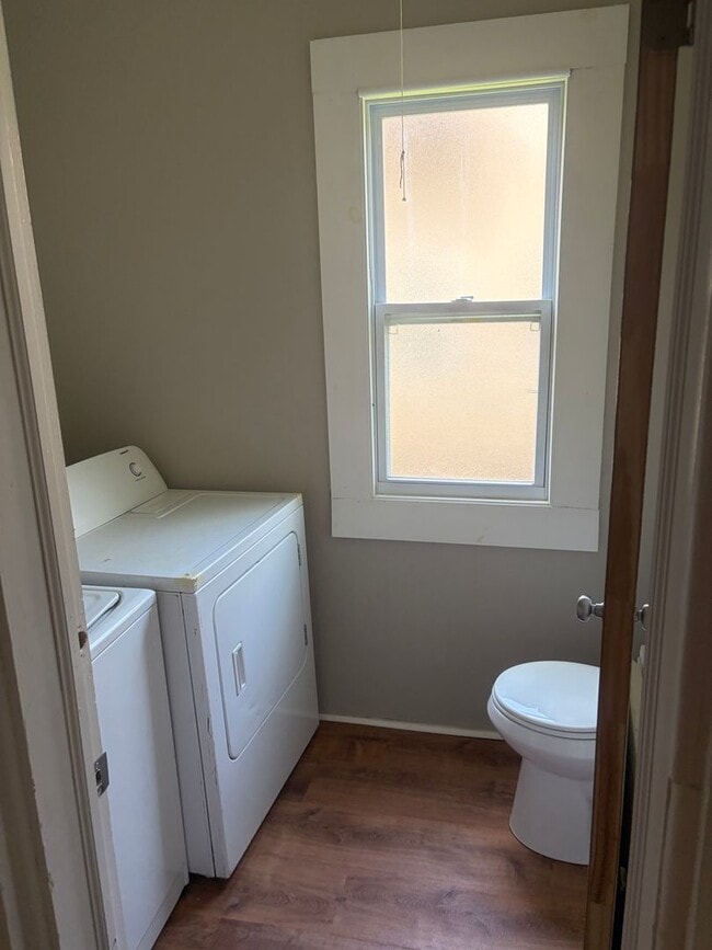 Building Photo - Newly renovated 4 bedroom duplex