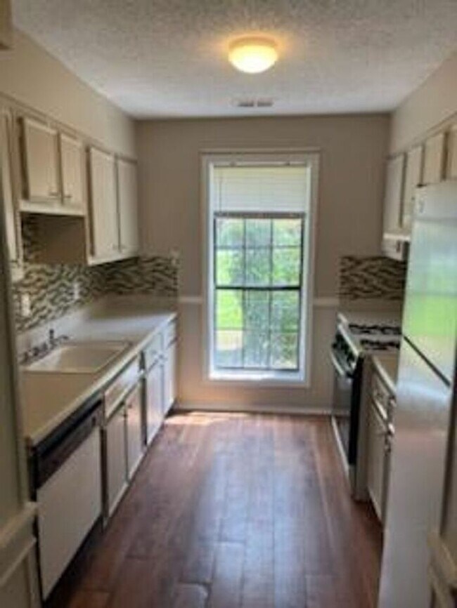 Building Photo - 3 Bedroom townhome in Snellville