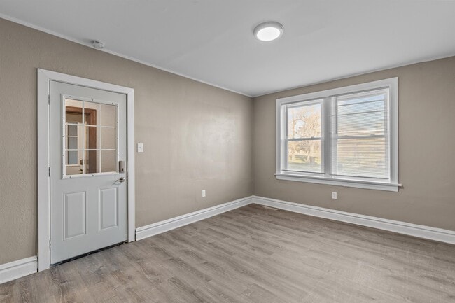 Building Photo - 3863 Gustine Ave