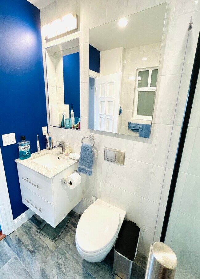 Shower Bathroom - 630 Mason St