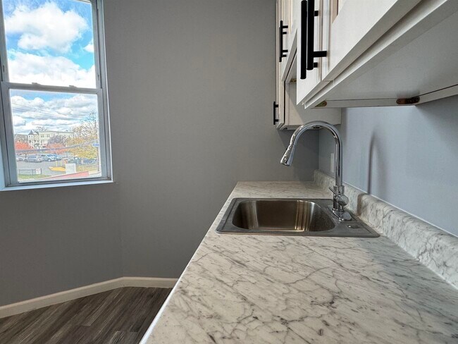 Building Photo - 155 Clifton Ave