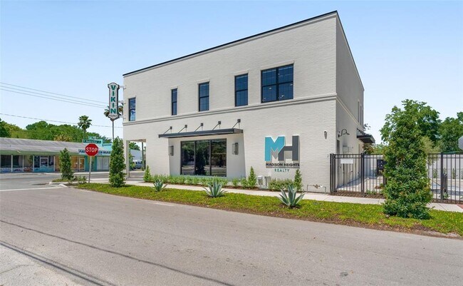 Building Photo - 902 E Curtis St