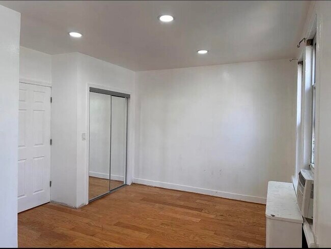 Building Photo - 135A Grace St