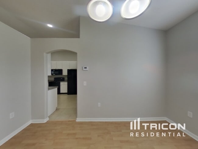 Foto del edificio - 2492 Bentwater Dr W