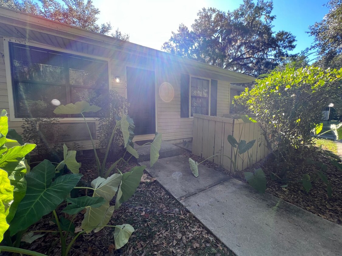 Foto principal - 1BD/1BA Home in Gainesville, FL – Modern L...