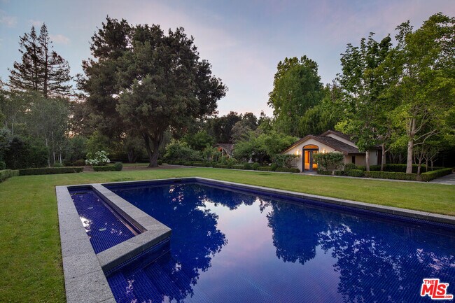 Foto del edificio - 74 Atherton Ave