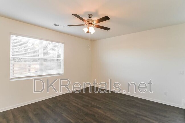 Foto del edificio - 520 Whitman Ln
