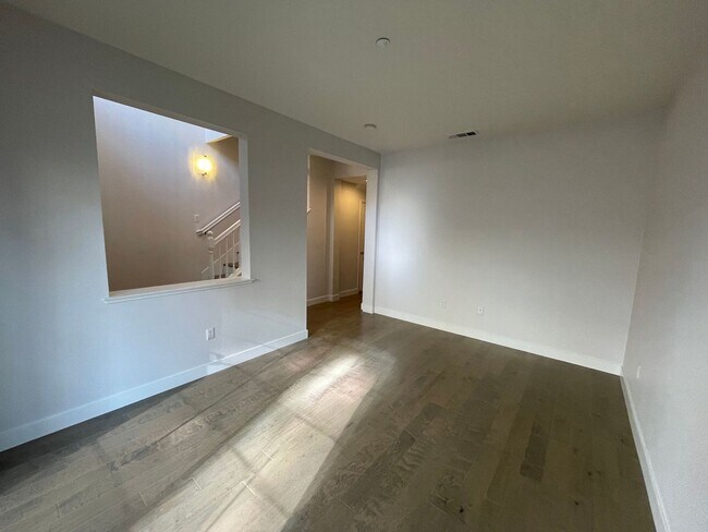 Foto del edificio - 511 Mariani Lane, San Jose, CA 95112