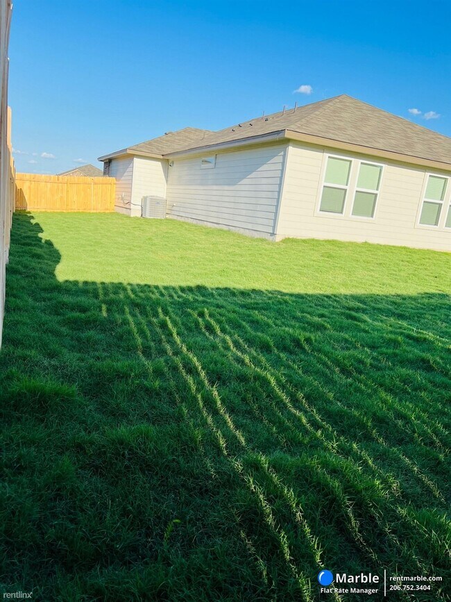 Foto del edificio - 3 br, 2 bath House - 117 Contrada Grace Ln