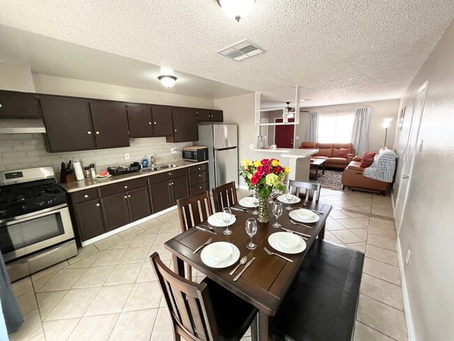 Foto del edificio - 429 Longtree Ave