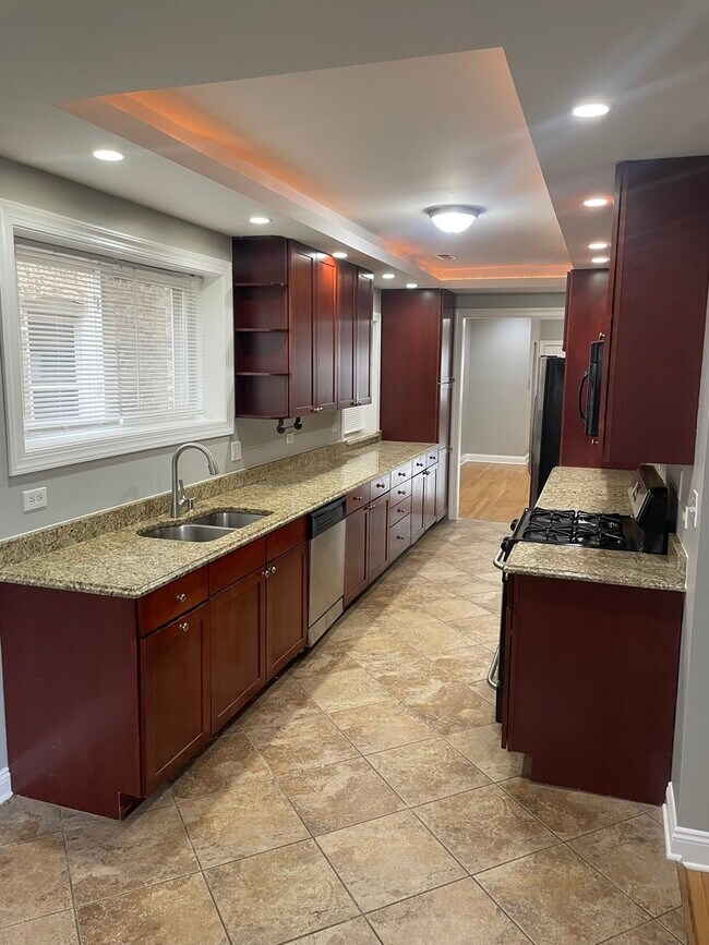 Foto del edificio - 6234 N Sacramento Ave