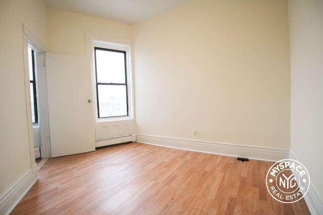 Building Photo - 942 Flushing Ave