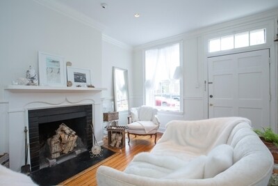 Foto del edificio - 137 S Fairfax St