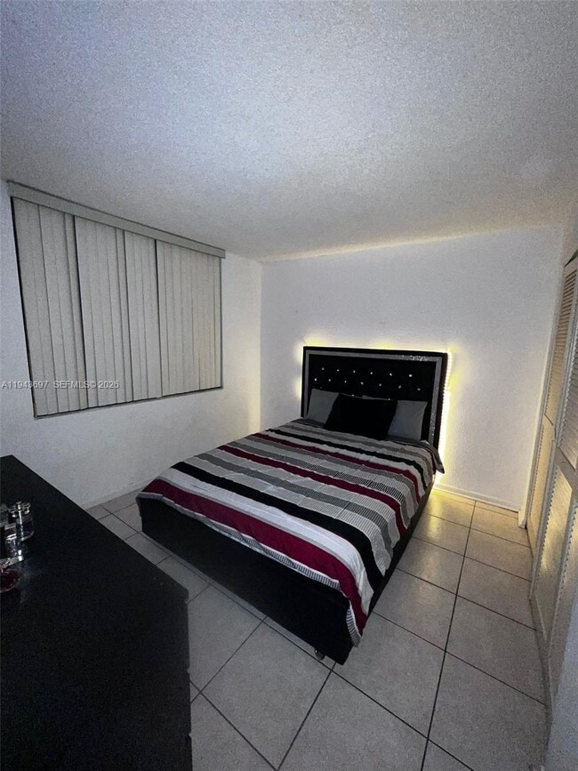 Building Photo - 9310 Fontainebleau Blvd