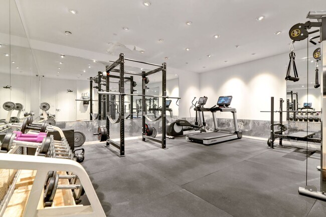 Foto del edificio - Superb Spacious and Sunlit 1 Bedroom Condo