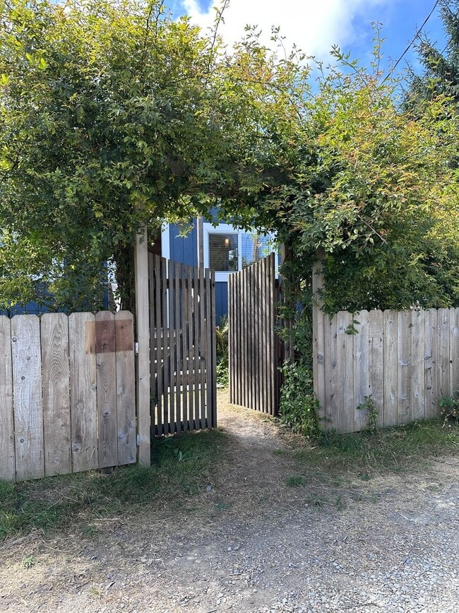 Building Photo - Beautiful Custom 3-Bedroom, 2-Bath Home on a Sunny Quarter-Acre in McKinleyville