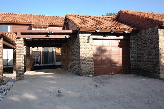 Building Photo - 167 Caleta Beach