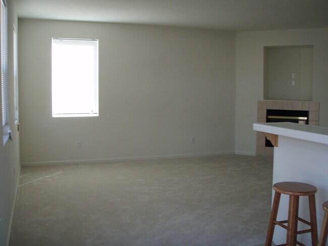 Building Photo - 4 BR | 2.5 Bath | 2090 SF | Tenants Pay $1...