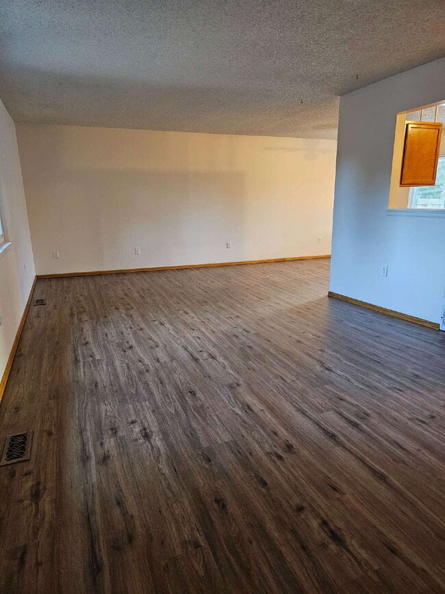 Photo - Charming 3BR/2BA with Massive Yard and Gar... Apartment