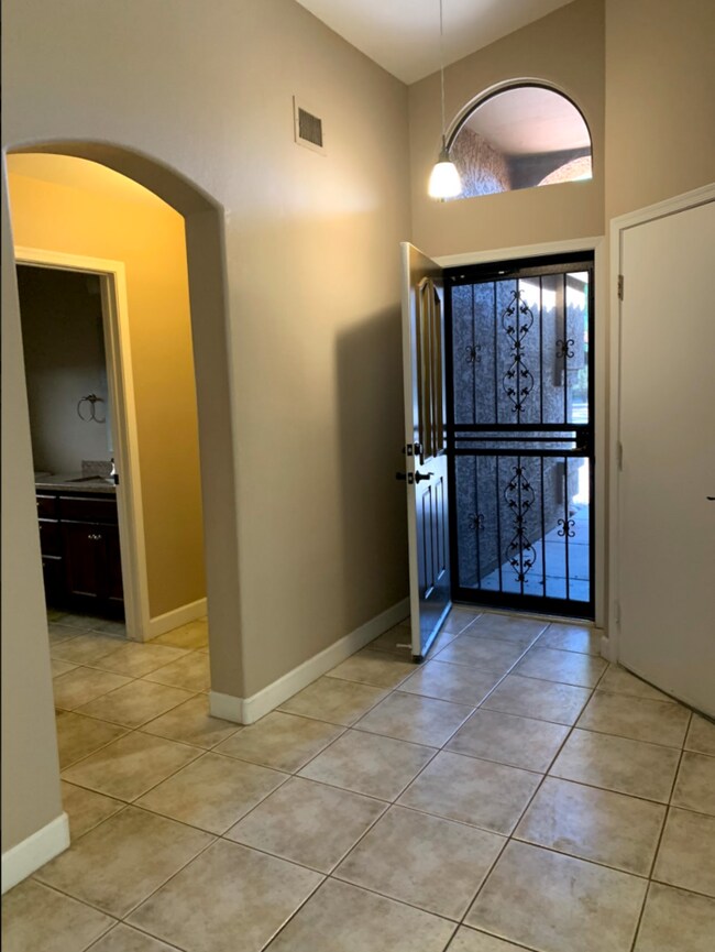 Foto del edificio - Beautiful 3 Bed/2 Bath Single Family Home ...
