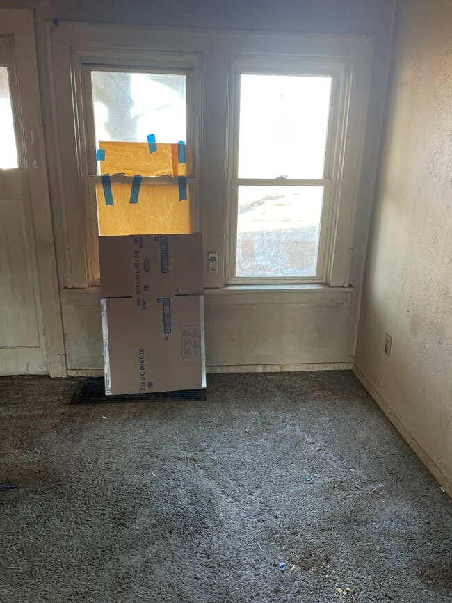 Building Photo - 228 Whitelaw Ave