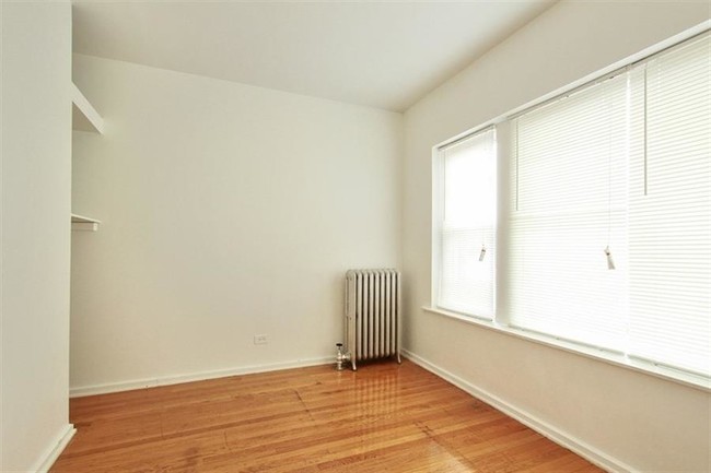 Foto del edificio - 1742-56 E 72nd St