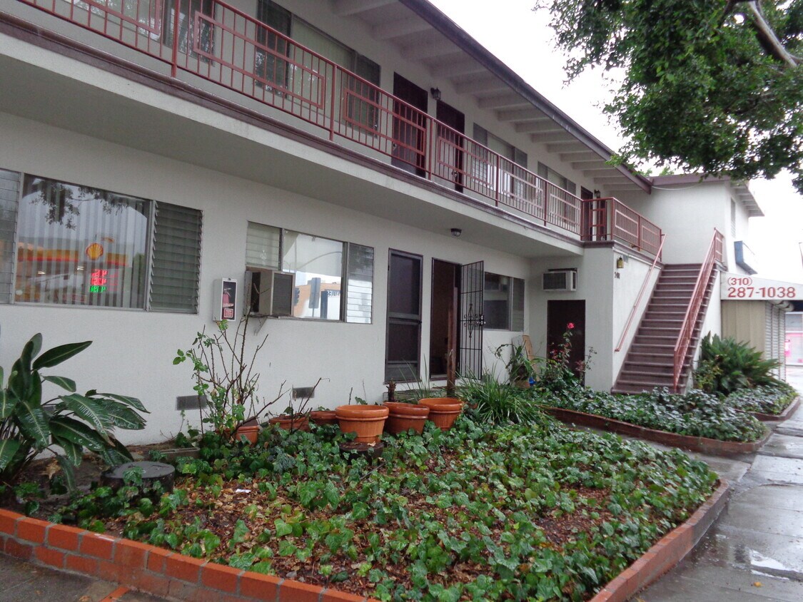 Foto del edificio - 2401 Prosser Ave