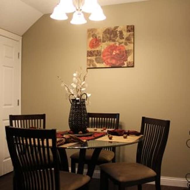 Building Photo - Luxury Townhome and beautiful kitchen
