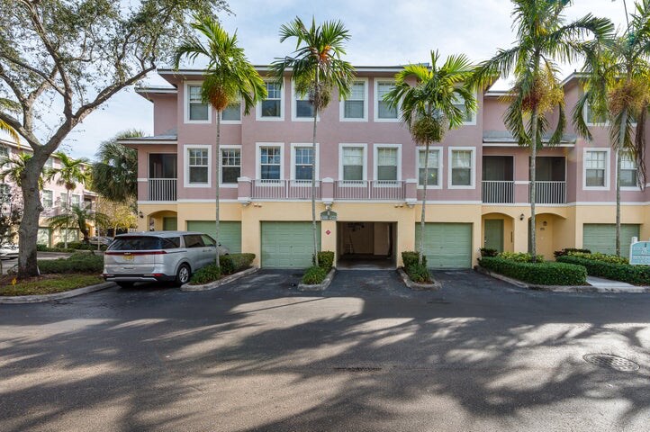 Foto principal - 6520 W Sample Rd