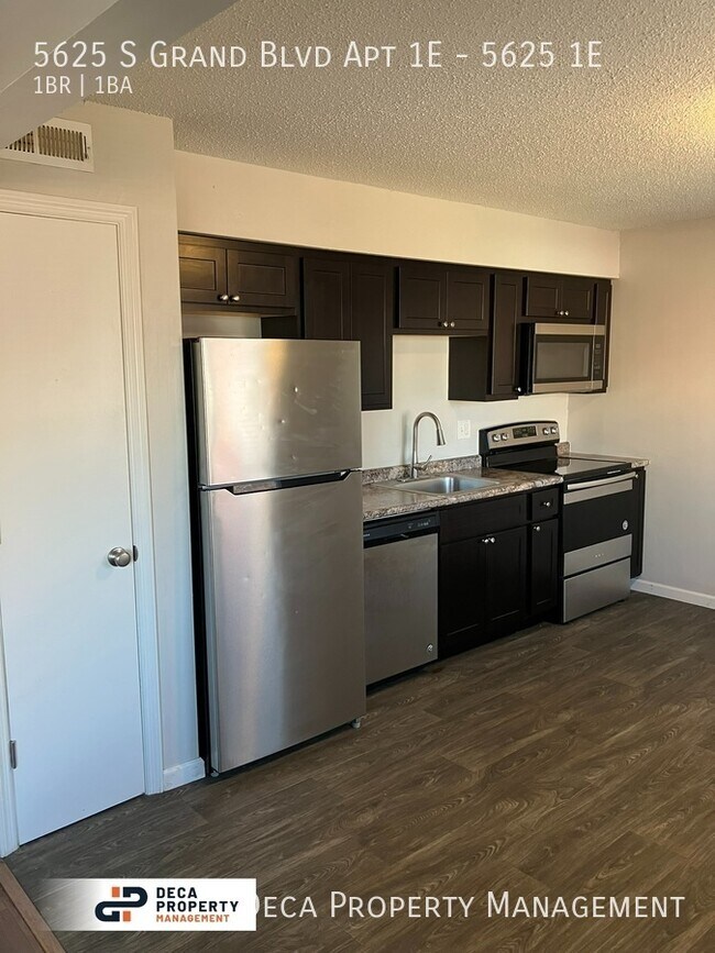 Building Photo - 1 Bedroom Apartment