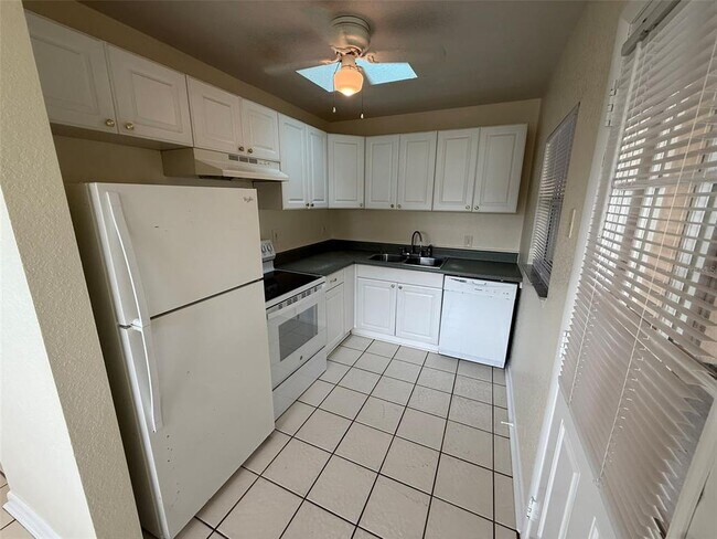 Building Photo - 3357 Westlund Terrace