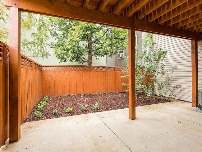 Building Photo - "Spacious Urban Living: Luxurious 4-Bed, 4-Bath Duplex in the Heart of Washington, DC!"