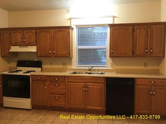 Foto del edificio - 2222 N Johnston Ave