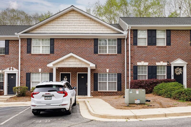 Foto principal - 101 Wood Lake Dr