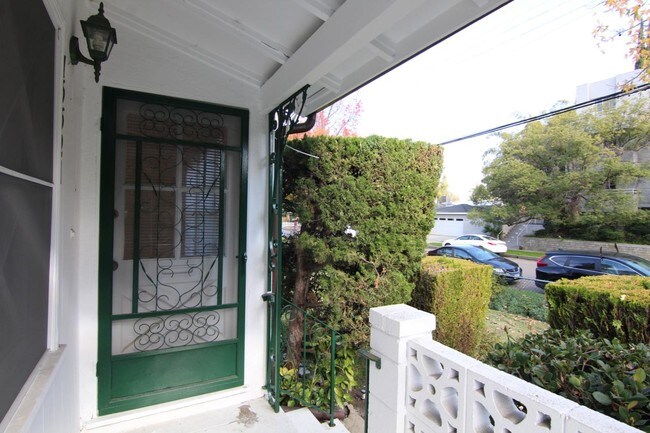 Foto del edificio - 3 bedroom in Encino CA 91436