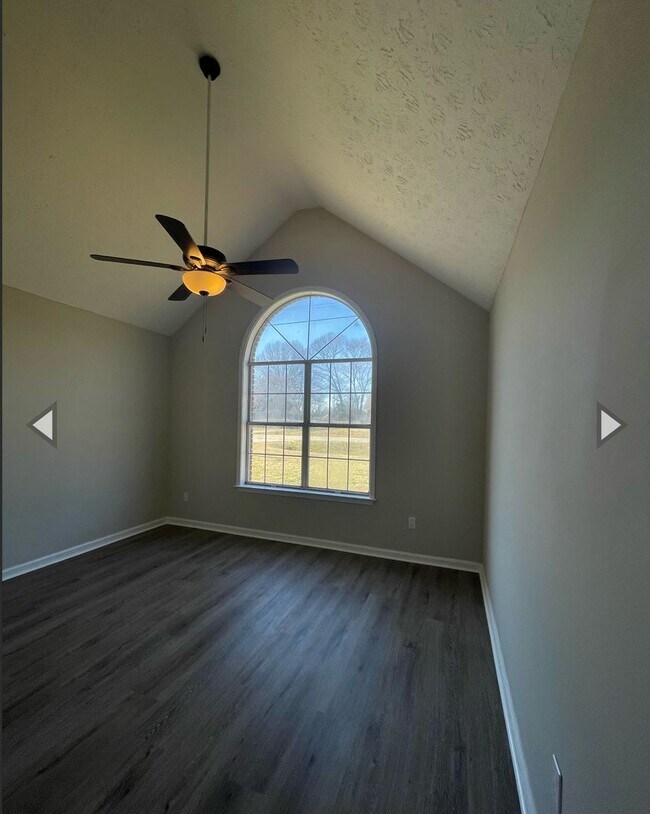 Foto del edificio - Spring Hollow Drive in Deatsville in Quiet...