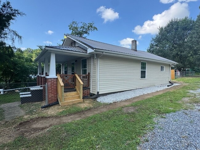 Building Photo - Charming 2-Bedroom Home in Elizabethton, TN