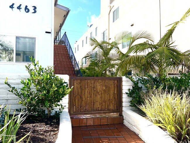 Foto del edificio - 4463 Mentone St