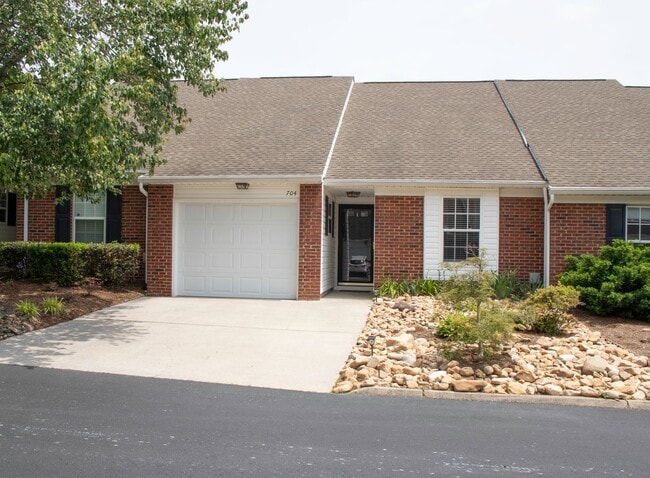 Building Photo - Updated 2BR 2.5BA Home w/ Lake Access • New Countertops • Patio in Farragut