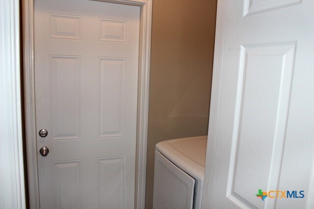 Foto del edificio - 3009 Lenora Dr