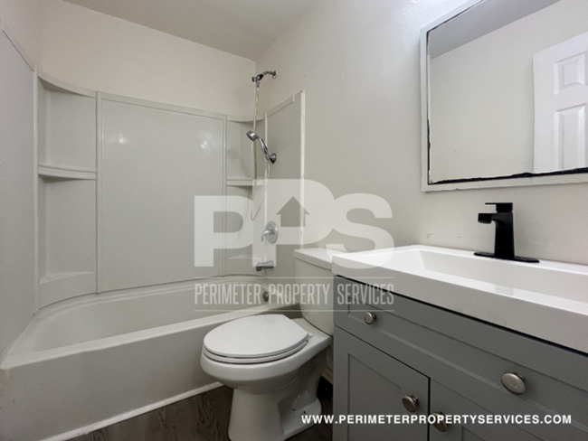 Foto del edificio - Newly Renovated Unit!! Housing Vouchers ac...