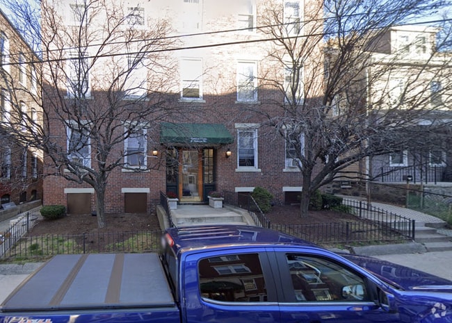 Building Photo - 8 Barrows St