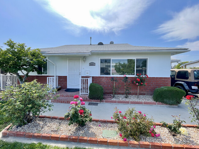 Foto del edificio - 4521 Durfee Ave