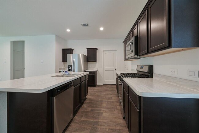 Building Photo - 16877 Short Pnes Dr