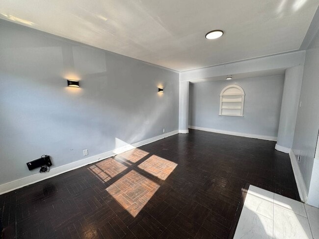 Building Photo - 1254 White Plains Rd