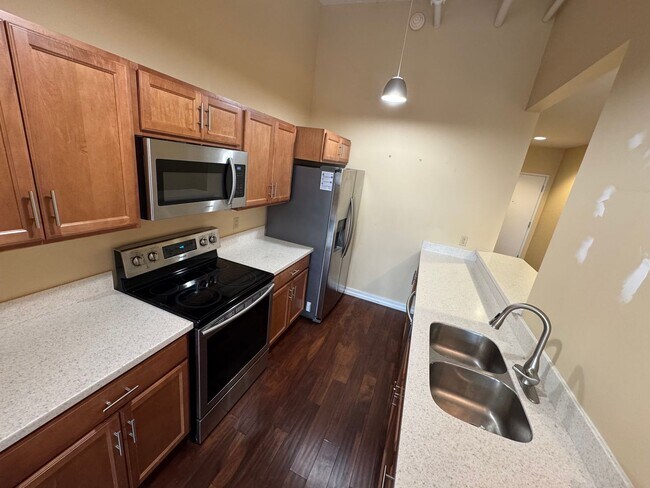 Foto del edificio - Down Town luxury condo is in a newly renov...