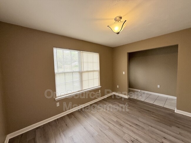 Photo - 111 N Charles Willis Dr House