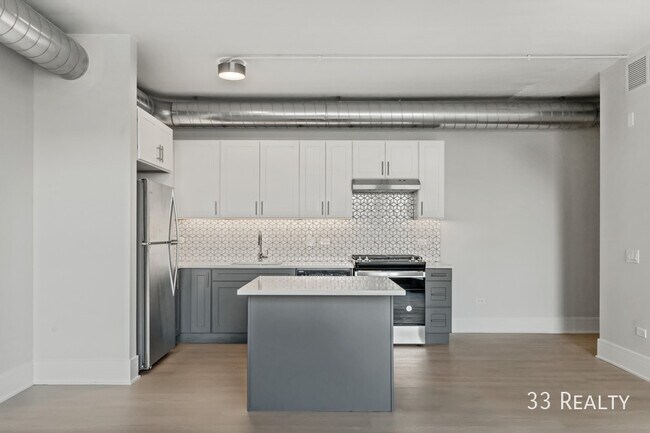 Foto del edificio - 2845 W Belden Ave