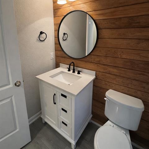 Foto del edificio - 5015 Royal Springs Dr